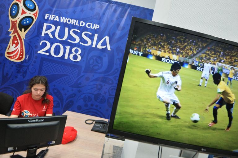 Сотрудник центра волонтеров ЧМ-2018 по футболу в деревне Универсиады в Казани