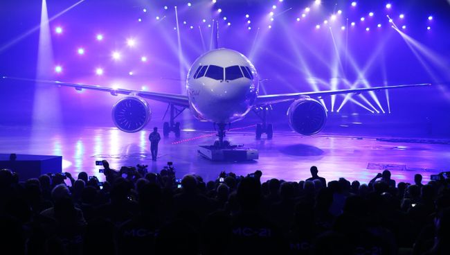 Церемония выкатки магистрального самолета МС-21-300 на Иркутском авиационном заводе корпорации Иркут