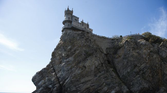Памятник архитектуры Ласточкино гнездо в Ялтинском районе Крыма Памятник архитектуры Ласточкино гнездо в Ялтинском районе Крыма