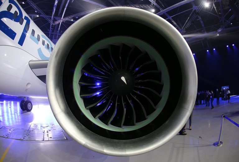 Выкатка нового пассажирского самолета МС-21 в Иркутске Выкатка нового пассажирского самолета МС-21 в Иркутске