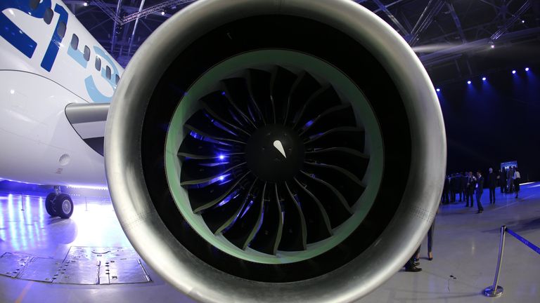 Выкатка нового пассажирского самолета МС-21 в Иркутске Выкатка нового пассажирского самолета МС-21 в Иркутске