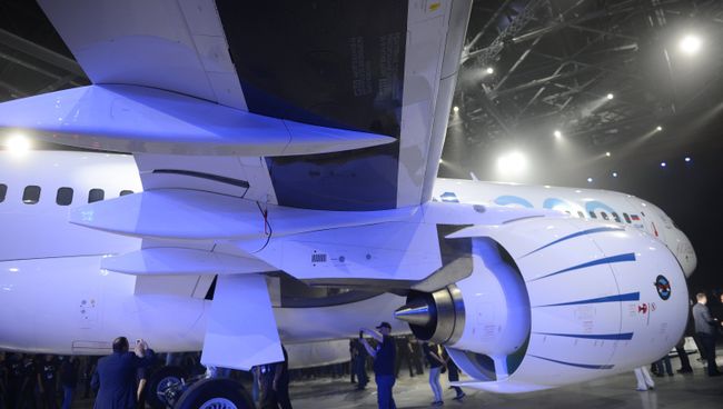 Выкатка нового пассажирского самолета МС-21 в Иркутске