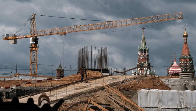 Строительство тематического парка Зарядье в Москве. Архивное фото Строительство тематического парка Зарядье в Москве. Архивное фото