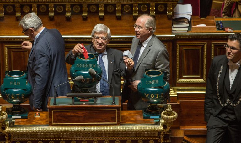 Сенат Франции проголосовал за смягчение санкций против России Сенат Франции проголосовал за смягчение санкций против России