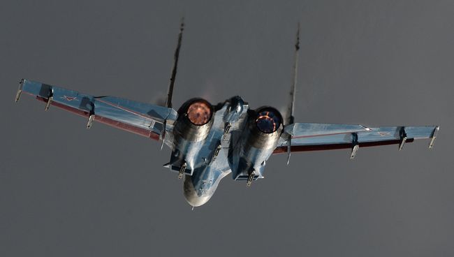 Самолет Су-27. Архивное фото Самолет Су-27. Архивное фото