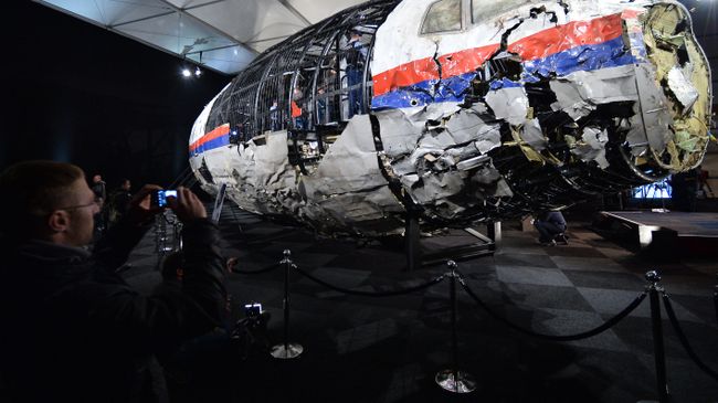 Доклад Совета безопасности Нидерландов по причинам крушения Boeing 777 Malaysia Airlines. Архивное фото Доклад Совета безопасности Нидерландов по причинам крушения Boeing 777 Malaysia Airlines. Архивное фото