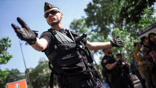 Усиление мер безопасности в Париже перед ЧЕ по футболу Усиление мер безопасности в Париже перед ЧЕ по футболу