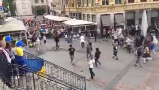 В сети появилось видео столкновений между фанатами из Германии и Украины В сети появилось видео столкновений между фанатами из Германии и Украины