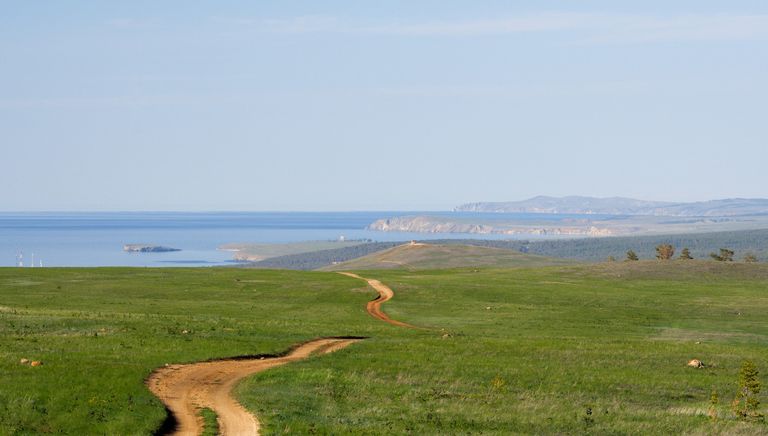 Остров Ольхон на озере Байкал и пролив Малое море Остров Ольхон на озере Байкал и пролив Малое море