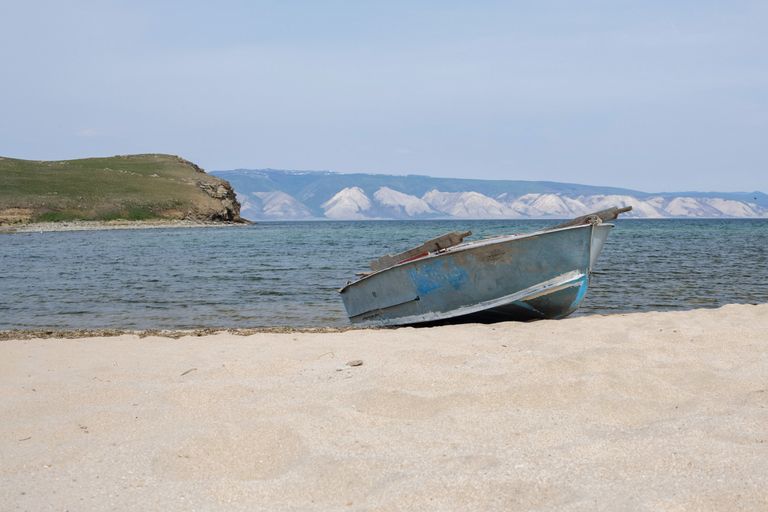 Остров Ольхон на озере Байкал и пролив Малое море Остров Ольхон на озере Байкал и пролив Малое море