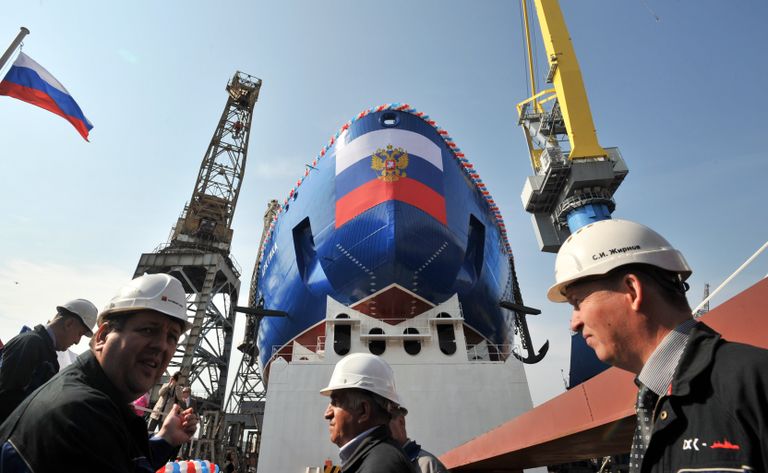 Церемония спуска на воду головного атомного ледокола проекта Арктика на Балтийском заводе в Санкт-Петербурге Церемония спуска на воду головного атомного ледокола проекта Арктика на Балтийском заводе в Санкт-Петербурге