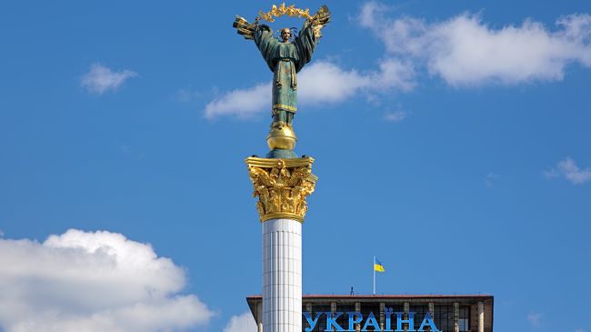 Монумент Независимости на Майдане Незалежности в Киеве. Архивное фото Монумент Независимости на Майдане Незалежности в Киеве. Архивное фото