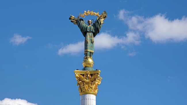 Монумент Независимости на Майдане Незалежности в Киеве, Украине. Архивное фото Монумент Независимости на Майдане Незалежности в Киеве, Украине. Архивное фото