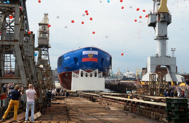 Церемония спуска на воду головного атомного ледокола проекта Арктика на Балтийском заводе в Санкт-Петербурге Церемония спуска на воду головного атомного ледокола проекта Арктика на Балтийском заводе в Санкт-Петербурге