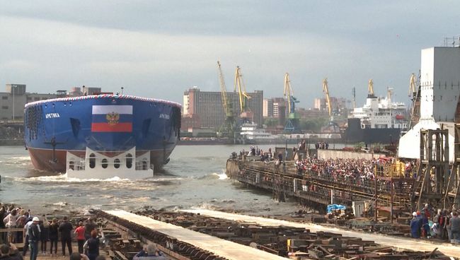 Новый ледокол Арктика под патриотическую музыку спустили на воду в Петербурге Новый ледокол Арктика под патриотическую музыку спустили на воду в Петербурге