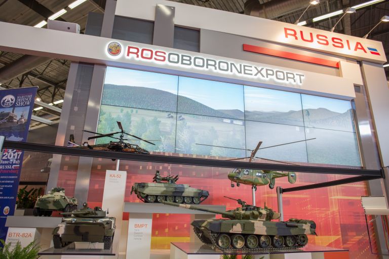 Стенд ОАО Рособоронэкспорт на международной выставке вооружений EUROSATORY Стенд ОАО Рособоронэкспорт на международной выставке вооружений EUROSATORY