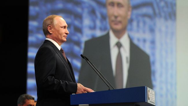 Президент России Владимир Путин выступает на пленарном заседании На пороге новой экономической реальности XX Петербургского международного экономического форума в Санкт-Петербурге Президент России Владимир Путин выступает на пленарном заседании На пороге новой экономической реальности XX Петербургского международного экономического форума в Санкт-Петербурге