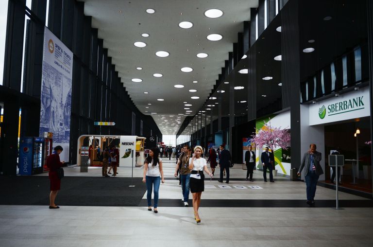 Участники XX Петербургского международного экономического форума на территории Экспофорума Участники XX Петербургского международного экономического форума на территории Экспофорума