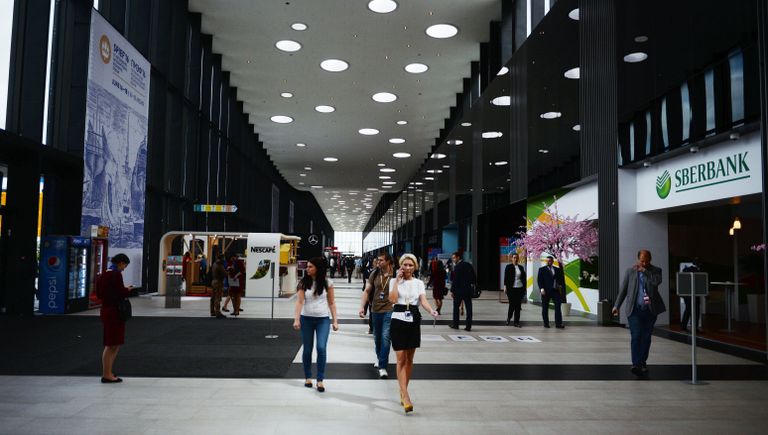 Участники XX Петербургского международного экономического форума на территории Экспофорума
