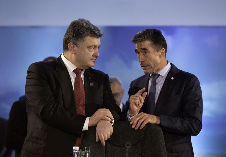 Президент Украины Петр Порошенко и бывший генсек НАТО Андерс фог Расмуссен Президент Украины Петр Порошенко и бывший генсек НАТО Андерс фог Расмуссен