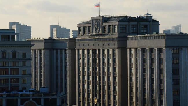 Здание Государственной Думы РФ на улице Охотный Ряд в Москве. Архивное фото. Здание Государственной Думы РФ на улице Охотный Ряд в Москве. Архивное фото.