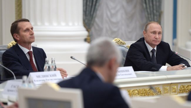 Президент России Владимир Путин во время встречи с участниками Общероссийского исторического собрания в Кремле Президент России Владимир Путин во время встречи с участниками Общероссийского исторического собрания в Кремле