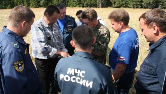 Сотрудники МЧС России. Архивное фото Сотрудники МЧС России. Архивное фото