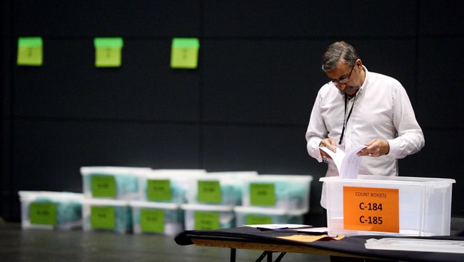 Подсчет голосов референдума по сохранению членства Великобритании в Европейском Союзе в Манчестере Подсчет голосов референдума по сохранению членства Великобритании в Европейском Союзе в Манчестере