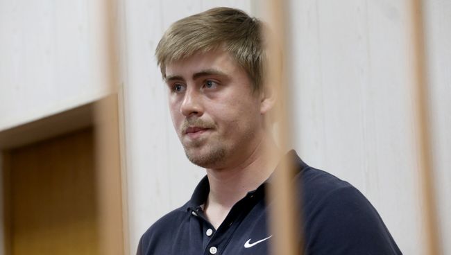 Виктор Усков, участвовавшего в гонке по столичным улицам на внедорожнике, принадлежащем сыну вице-президента нефтяной компании Лукойл Руслана Шамсуарова в Гагаринском суде Москвы Виктор Усков, участвовавшего в гонке по столичным улицам на внедорожнике, принадлежащем сыну вице-президента нефтяной компании Лукойл Руслана Шамсуарова в Гагаринском суде Москвы