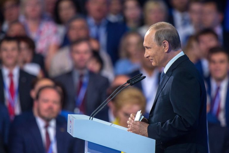 Президент России Владимир Путин выступает на XV съезде Всероссийской политической партии Единая Россия. 27 июня 2016 года Президент России Владимир Путин выступает на XV съезде Всероссийской политической партии Единая Россия. 27 июня 2016 года