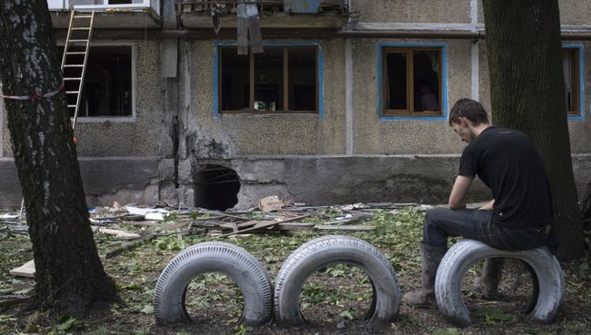 Последствия обстрелов Донецка украинскими силовиками. Архивное фото Последствия обстрелов Донецка украинскими силовиками. Архивное фото
