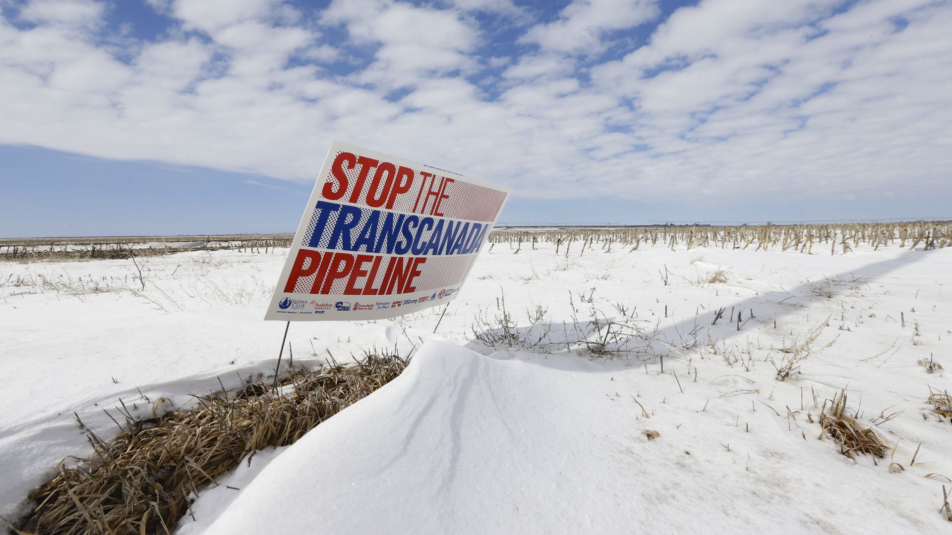 Табличка с призывом остановить строительство нефтепровода Keystone XL в Небраске, США Табличка с призывом остановить строительство нефтепровода Keystone XL в Небраске, США - РИА Новости, 1920, 28.10.2022
