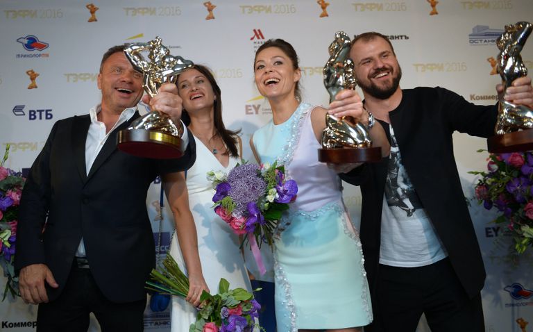 Лауреат российской телевизионной премии ТЭФИ 2016 в номинации Лучшая актриса телевизионного фильма/сериала актриса Екатерина Лядова и команда телесериала Измены Лауреат российской телевизионной премии ТЭФИ 2016 в номинации Лучшая актриса телевизионного фильма/сериала актриса Екатерина Лядова и команда телесериала Измены