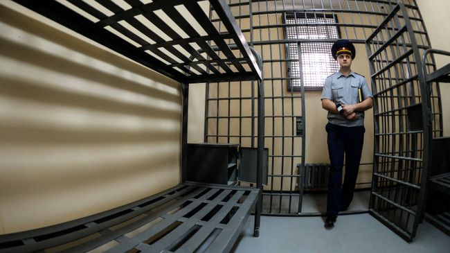 Сотрудник следственного изолятора. Архивное фото Сотрудник следственного изолятора. Архивное фото