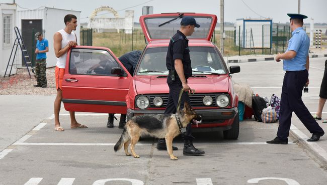Пункт пропуска на границе России и Украины. Архивное фото Пункт пропуска на границе России и Украины. Архивное фото