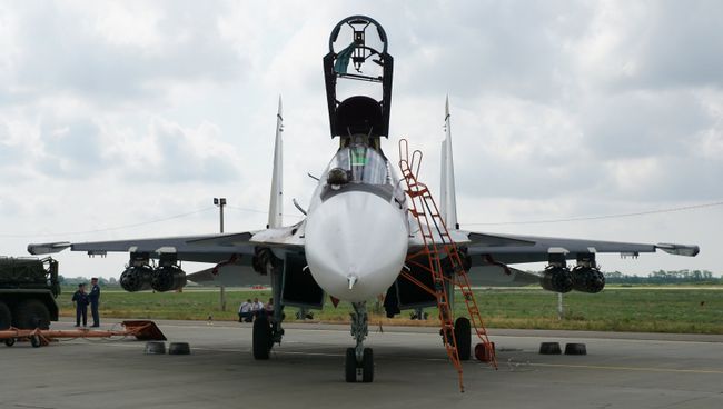 Самолет Су-30СМ Черноморского флота на конкурсе по воздушной выучке летных экипажей морской авиации Военно-морского флота РФ Морской ас-2016 в Ейске. Архивное фото Самолет Су-30СМ Черноморского флота на конкурсе по воздушной выучке летных экипажей морской авиации Военно-морского флота РФ Морской ас-2016 в Ейске. Архивное фото