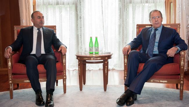 Министр иностранных дел Российской Федерации Сергей Лавров (справа) и министр иностранных дел Турции Мевлют Чавушоглу. Архивное фото Министр иностранных дел Российской Федерации Сергей Лавров (справа) и министр иностранных дел Турции Мевлют Чавушоглу. Архивное фото