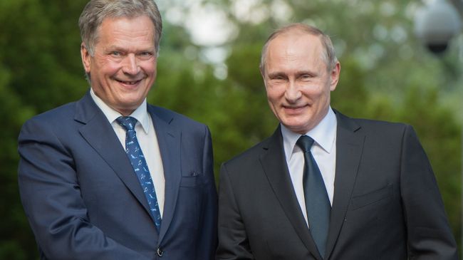 Президент РФ Владимир Путин и президент Финляндской Республики Саули Ниинистё во время встречи в Наантали. 1 июля 2016 Президент РФ Владимир Путин и президент Финляндской Республики Саули Ниинистё во время встречи в Наантали. 1 июля 2016