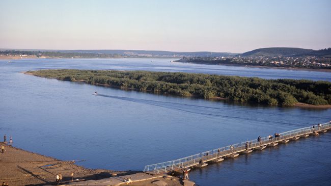 Река Томь. Архивное фото Река Томь. Архивное фото