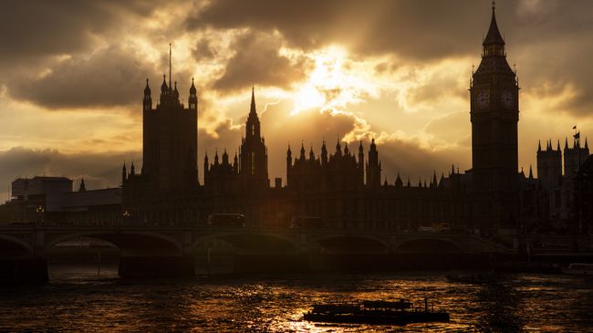 Биг-Бен и здание британского парламента в Лондоне Биг-Бен и здание британского парламента в Лондоне