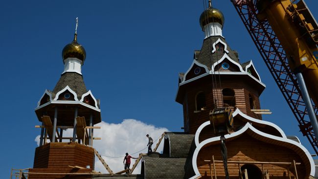 Строительство Богоявленского храма в городе Бердске. Архивное фото Строительство Богоявленского храма в городе Бердске. Архивное фото
