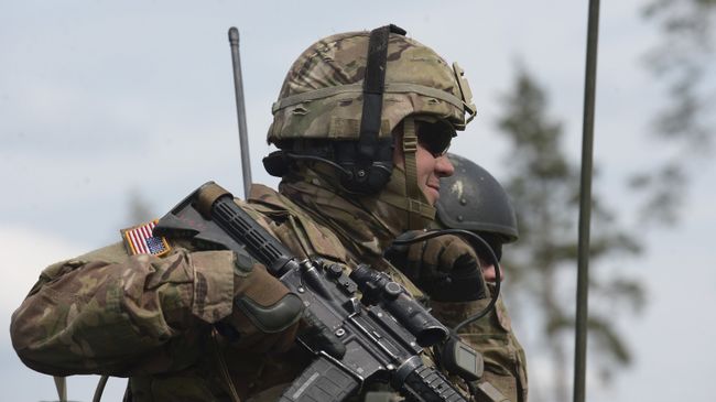 Военнослужащий во время международных военных учений Saber Strike. Архивное фото Военнослужащий во время международных военных учений Saber Strike. Архивное фото