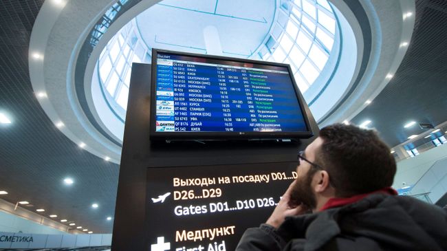 Табло прилетов и вылетов в аэропорту Пулково-1 Табло прилетов и вылетов в аэропорту Пулково-1