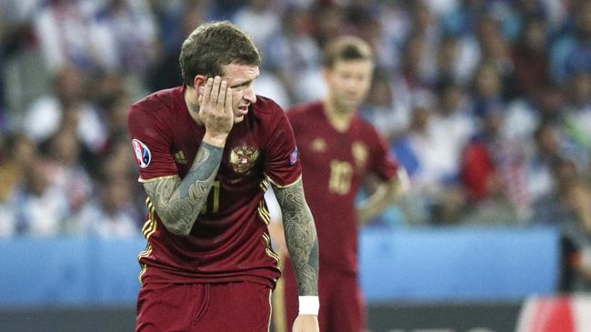 Игрок сборной России Павел Мамаев во время матча Евро-2016. Архивное фото
