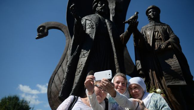 Крестный ход в честь Дня памяти святых Петра и Февронии. Архивное фото Крестный ход в честь Дня памяти святых Петра и Февронии. Архивное фото