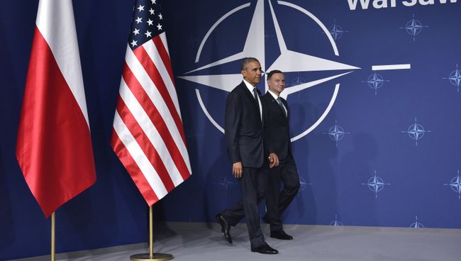 Президент США Барак Обама и президент Польши Анджей Дуда во время саммита НАТО в Варшаве. 8 июля 2016 Президент США Барак Обама и президент Польши Анджей Дуда во время саммита НАТО в Варшаве. 8 июля 2016
