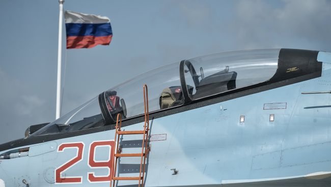 Истребитель Воздушно-космических сил РФ СУ-30 СМ. Архивное фото Истребитель Воздушно-космических сил РФ СУ-30 СМ. Архивное фото