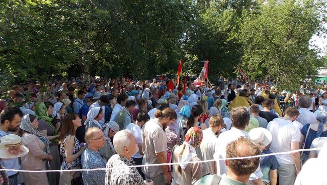 Сторонники строительства православного храма в парке Торфянка Сторонники строительства православного храма в парке Торфянка