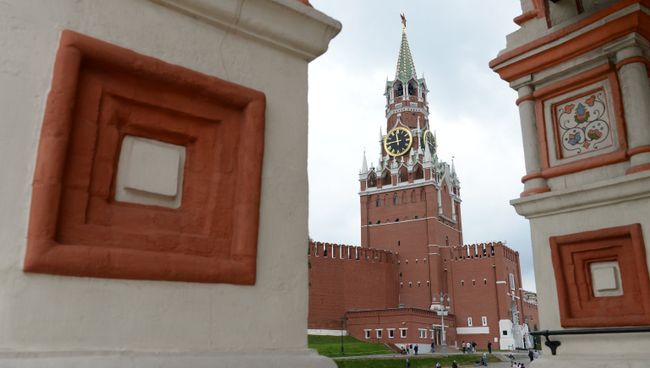 Вид на Спасскую башню Московского Кремля. Архивное фото Вид на Спасскую башню Московского Кремля. Архивное фото