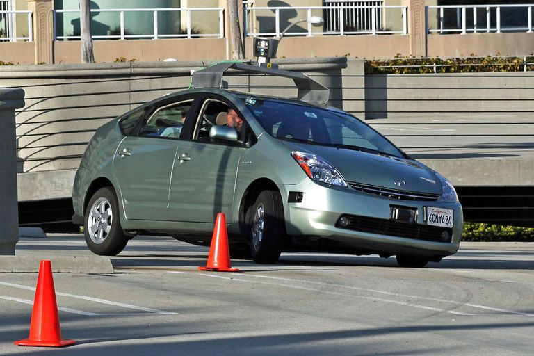 Автомобиль Toyota Prius, модифицированная для работы в качестве беспилотного автомобиля Google Автомобиль Toyota Prius, модифицированная для работы в качестве беспилотного автомобиля Google
